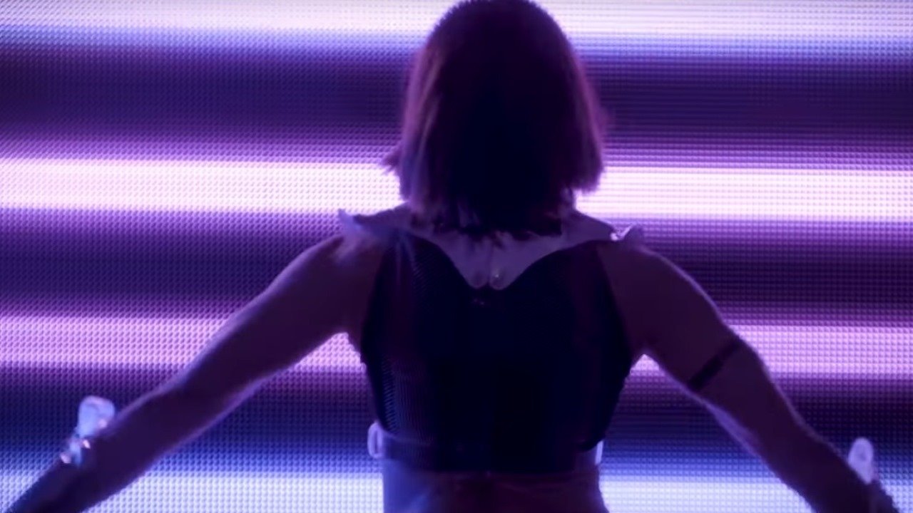 Melanie C: Colour and Light Stream Background