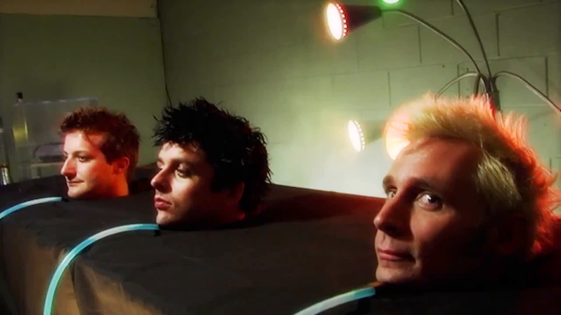 Green Day: Heart Like a Hand Grenade Background
