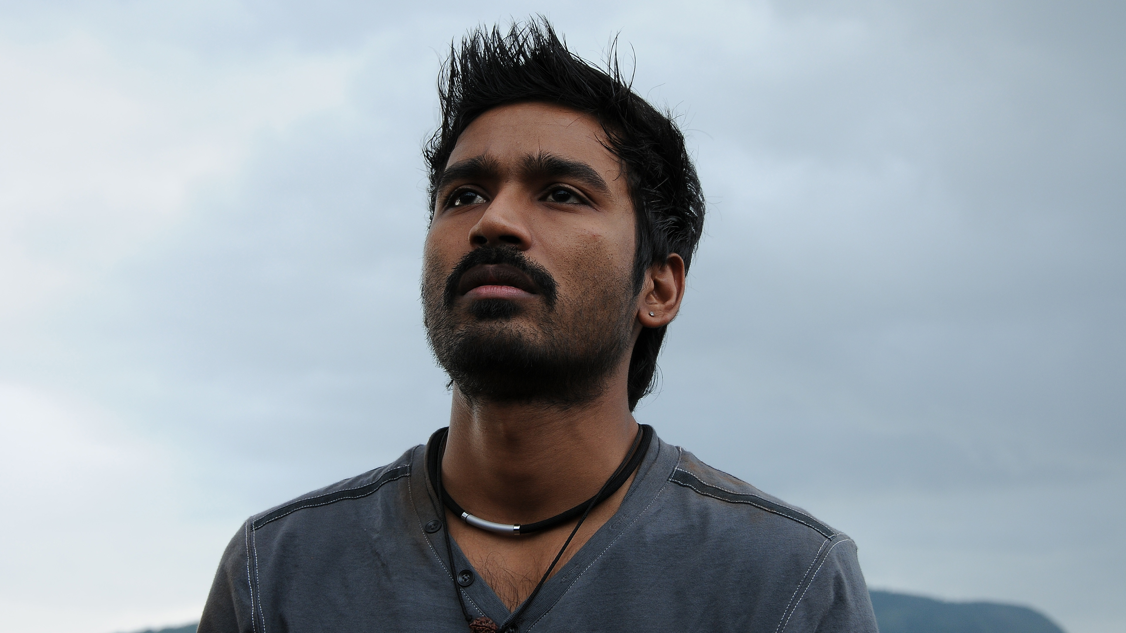 Mayakkam Enna Background
