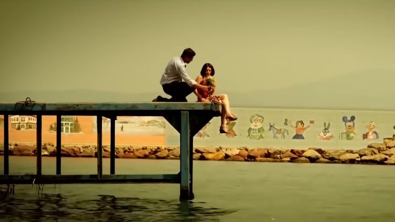 Muhalif Başkan Background