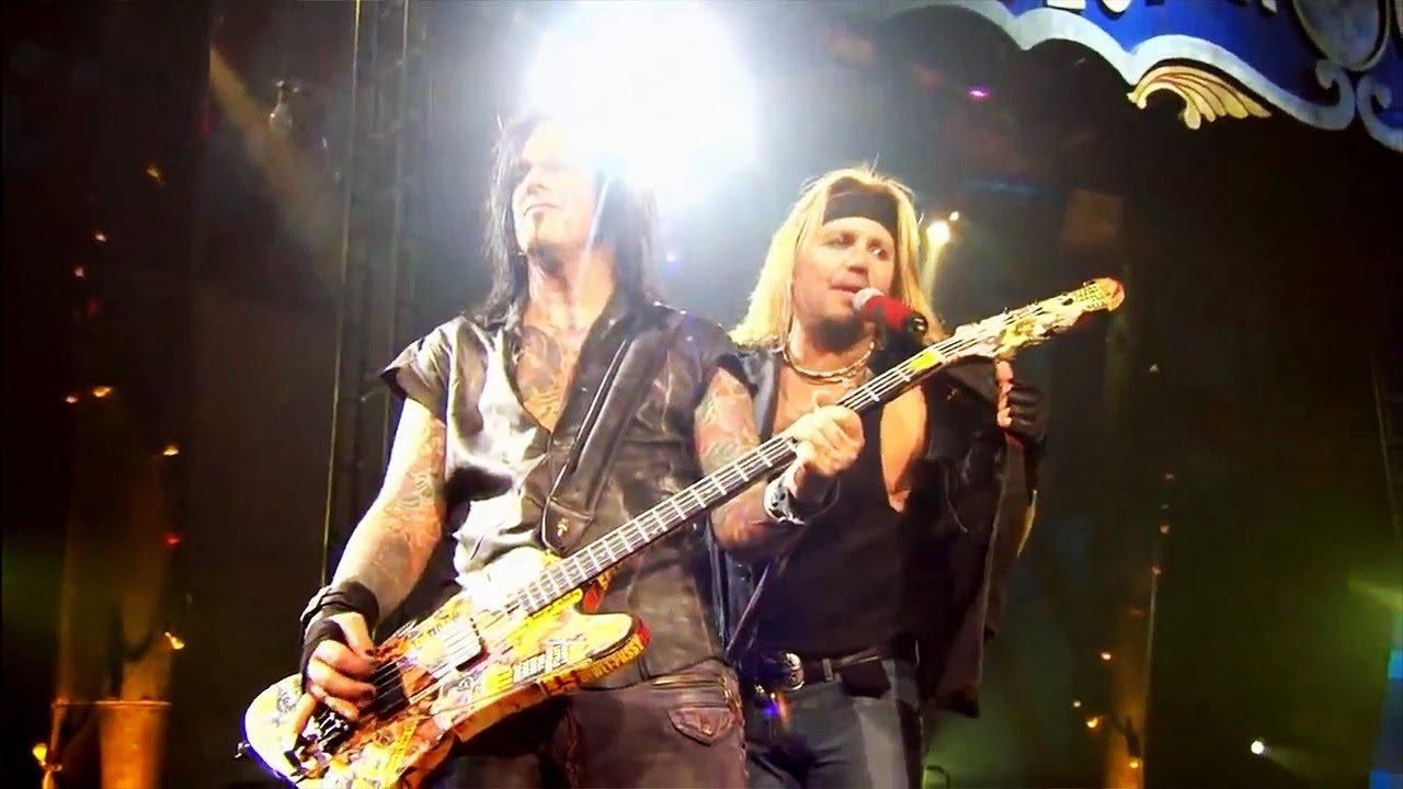 Mötley Crüe | Carnival of Sins Background