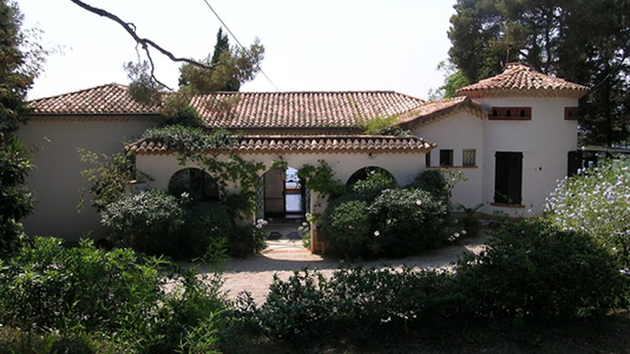 La Villa Santo-Sospir Background