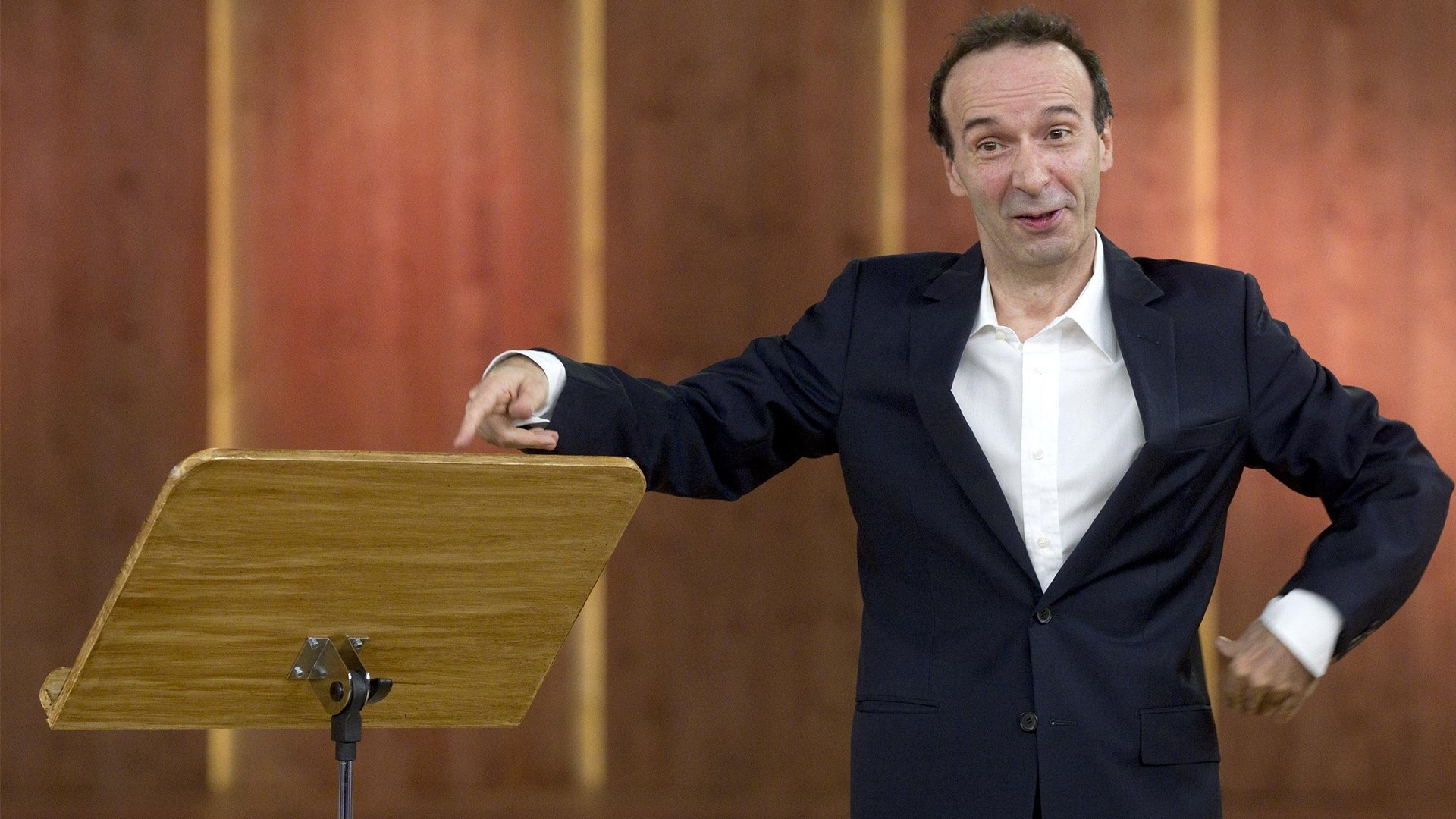 Roberto Benigni - Tutto Dante Background