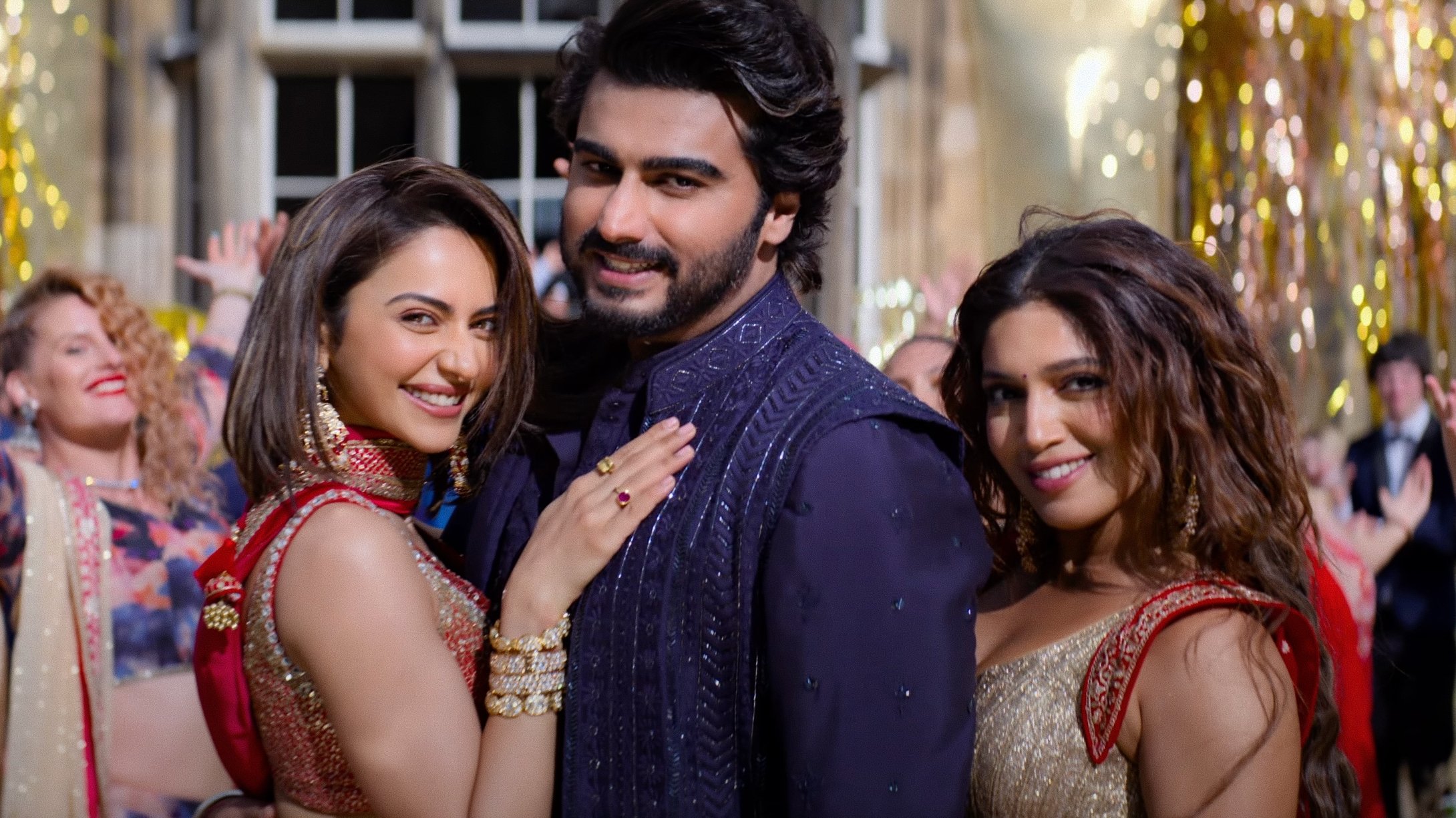 Mere Husband Ki Biwi Background