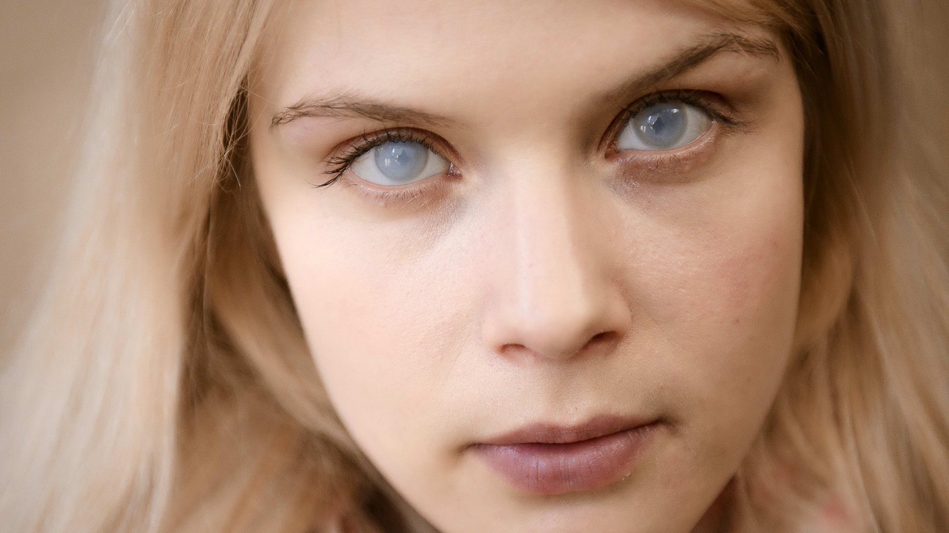 Blind Donna Background