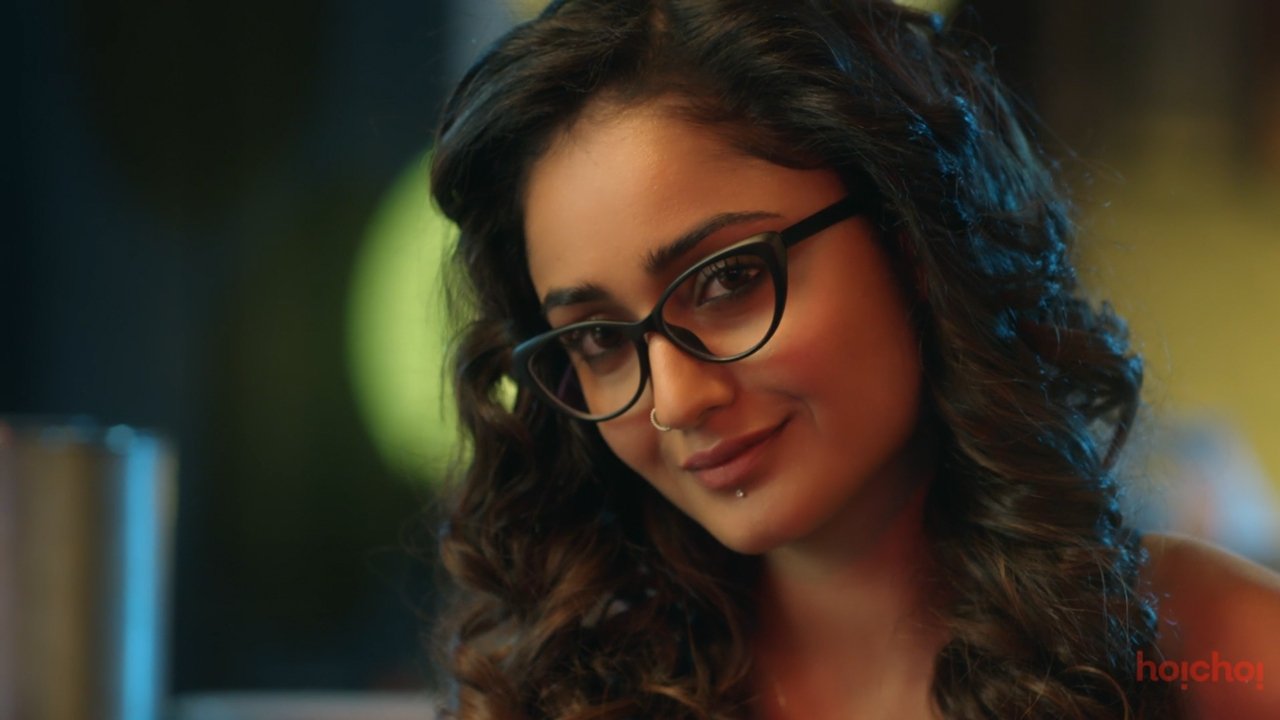 Shei Je Holud Pakhi Background