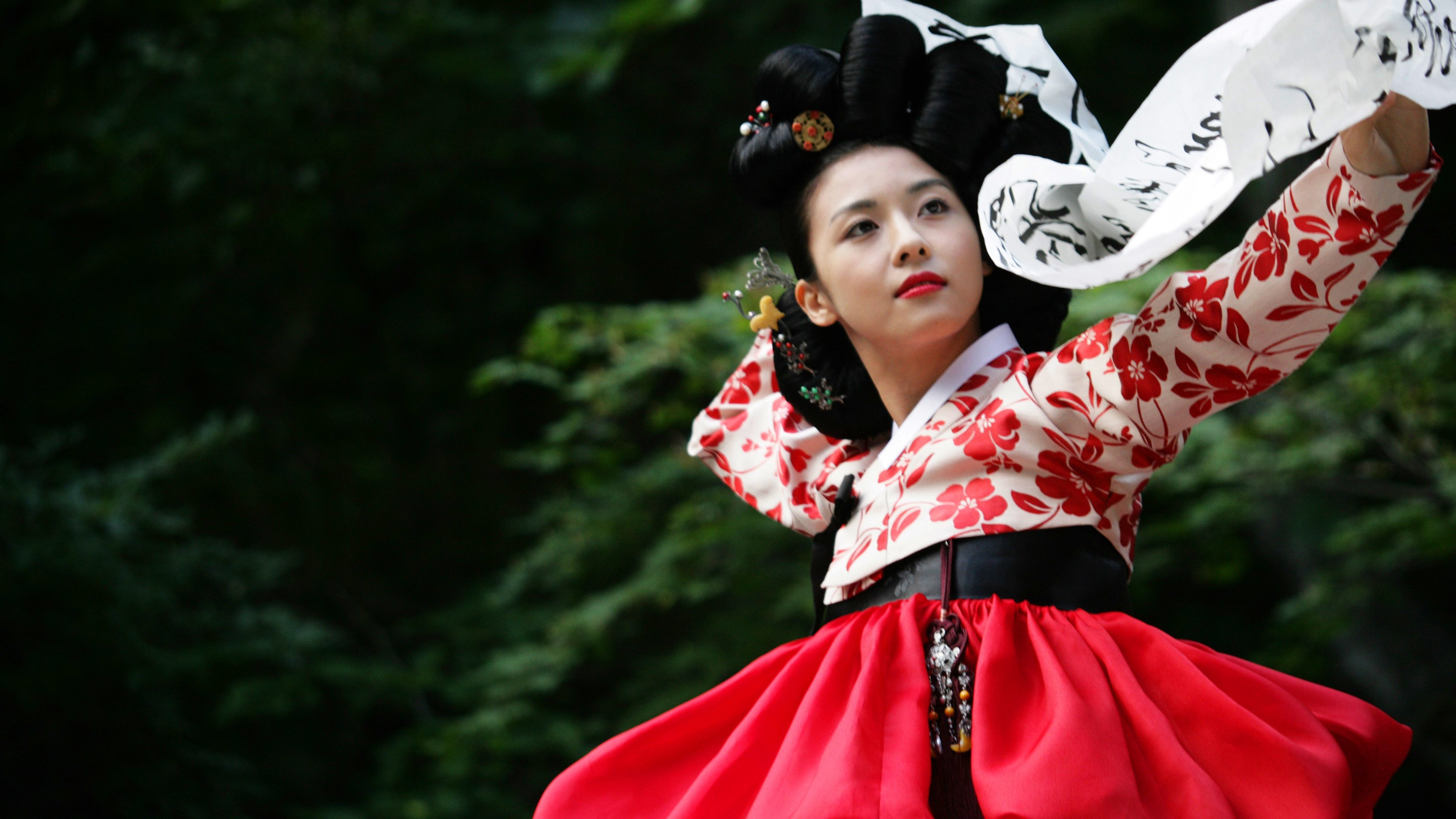 Hwang Jin Yi Background