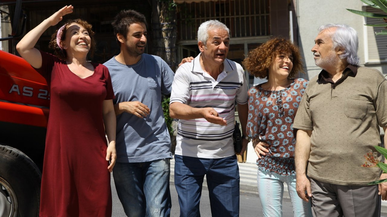 İbret-i Ailem Background