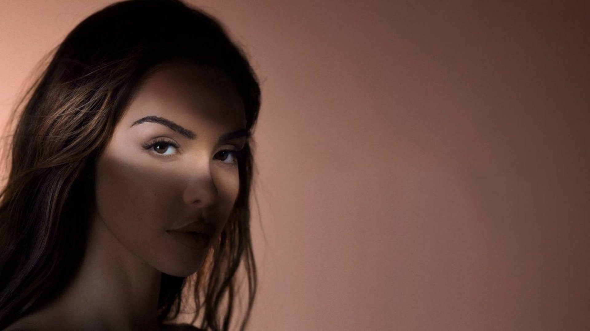 Nabilla : Sans filtre Background