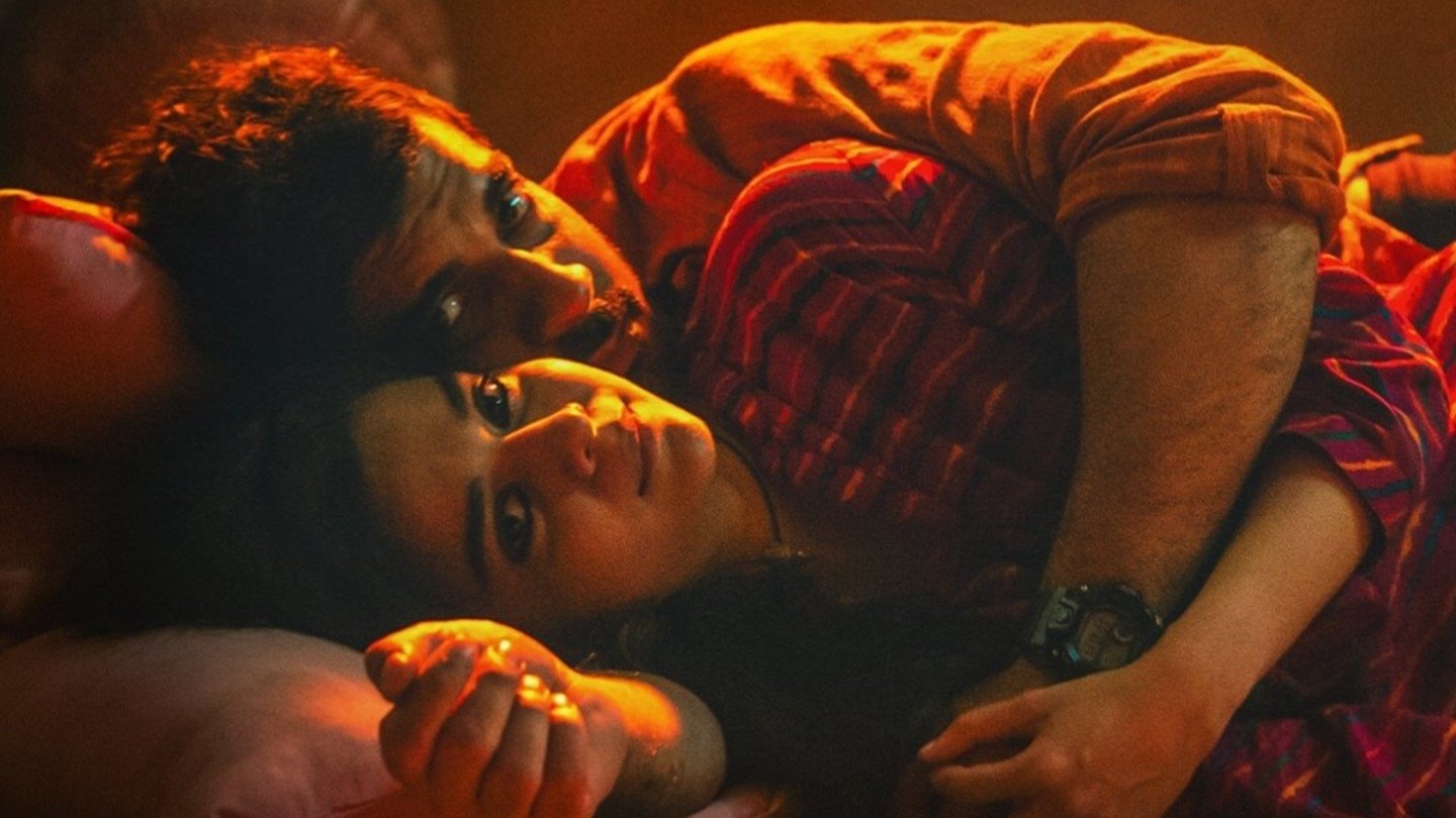 Saale Aashiq Background