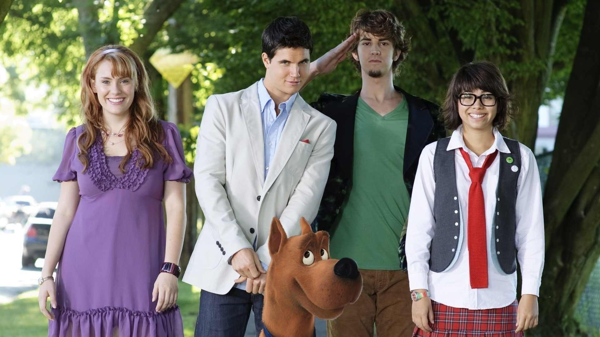 Scooby-Doo! The Mystery Begins Background