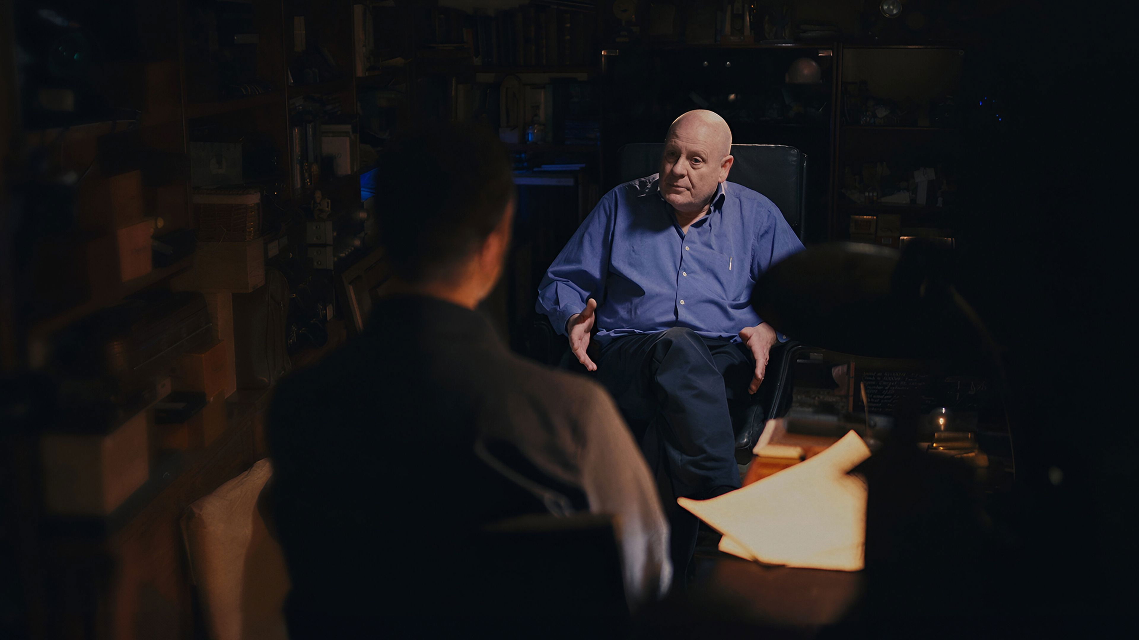 El forense Background