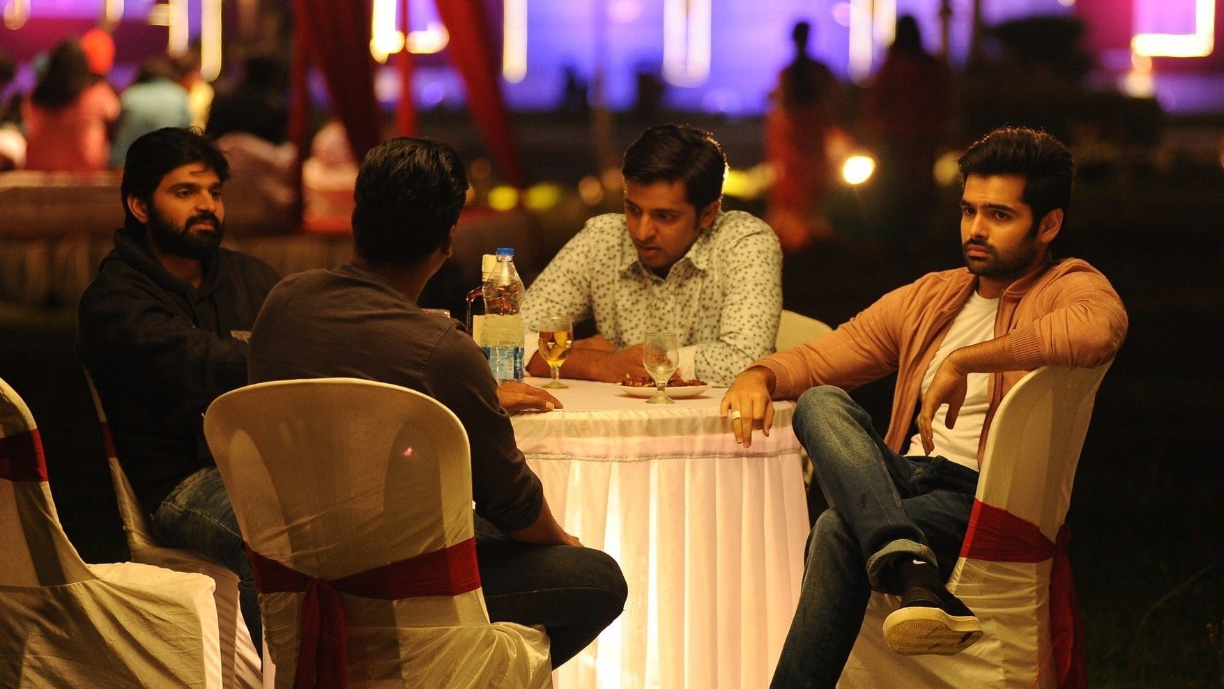 Vunnadhi Okate Zindagi Background