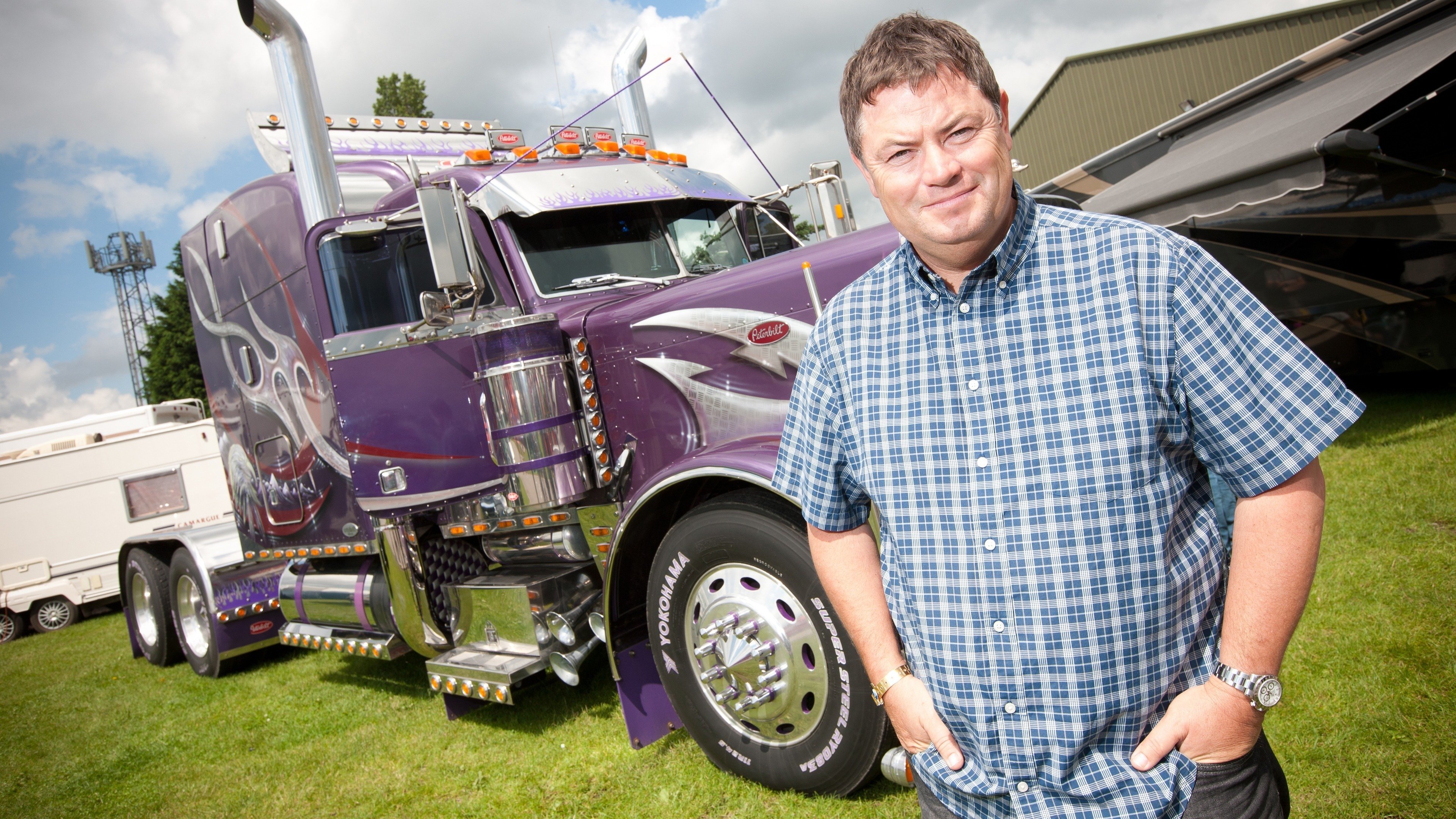 Wheeler Dealers Trading Up Background