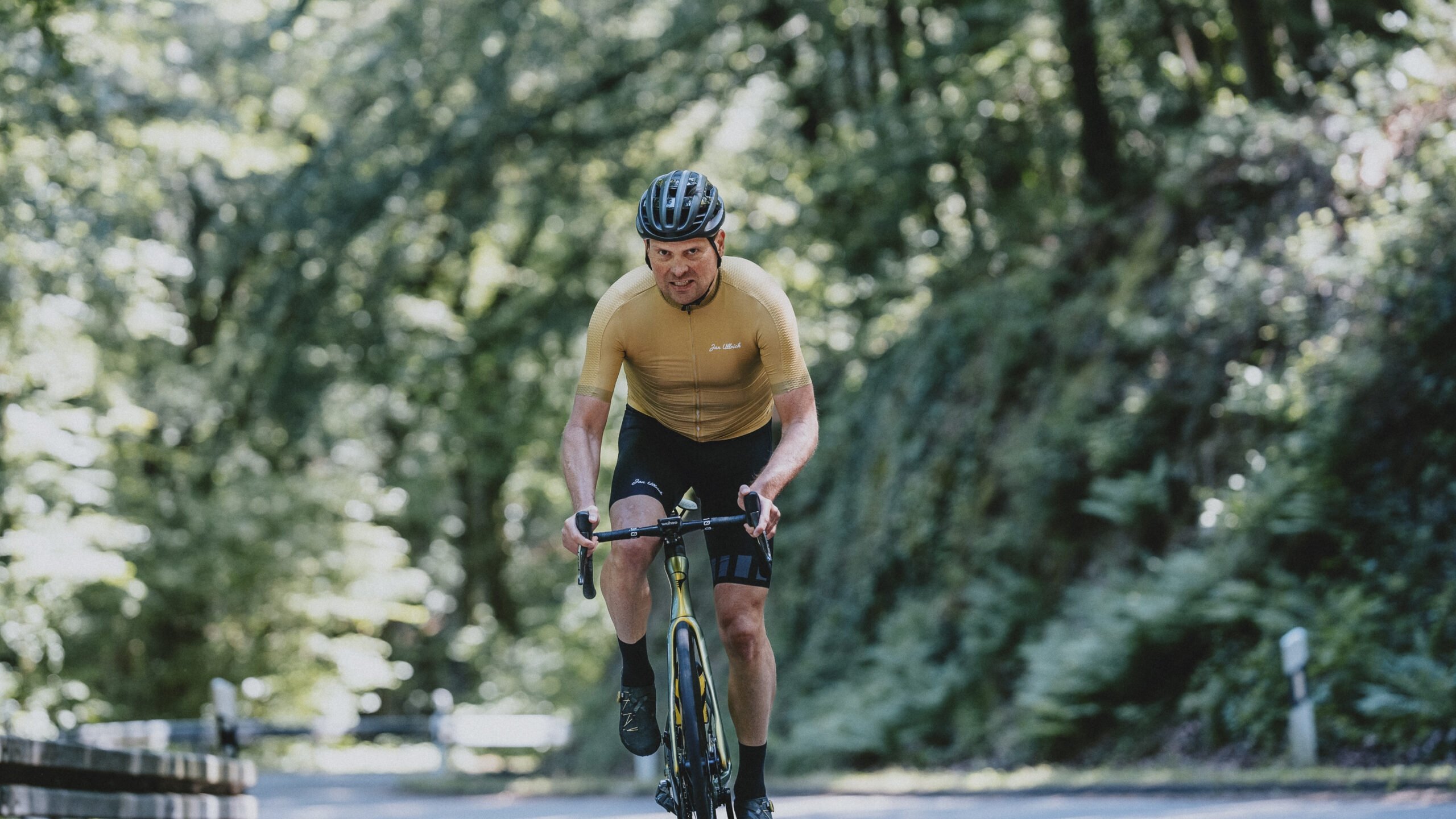 Jan Ullrich - Der Gejagte Background
