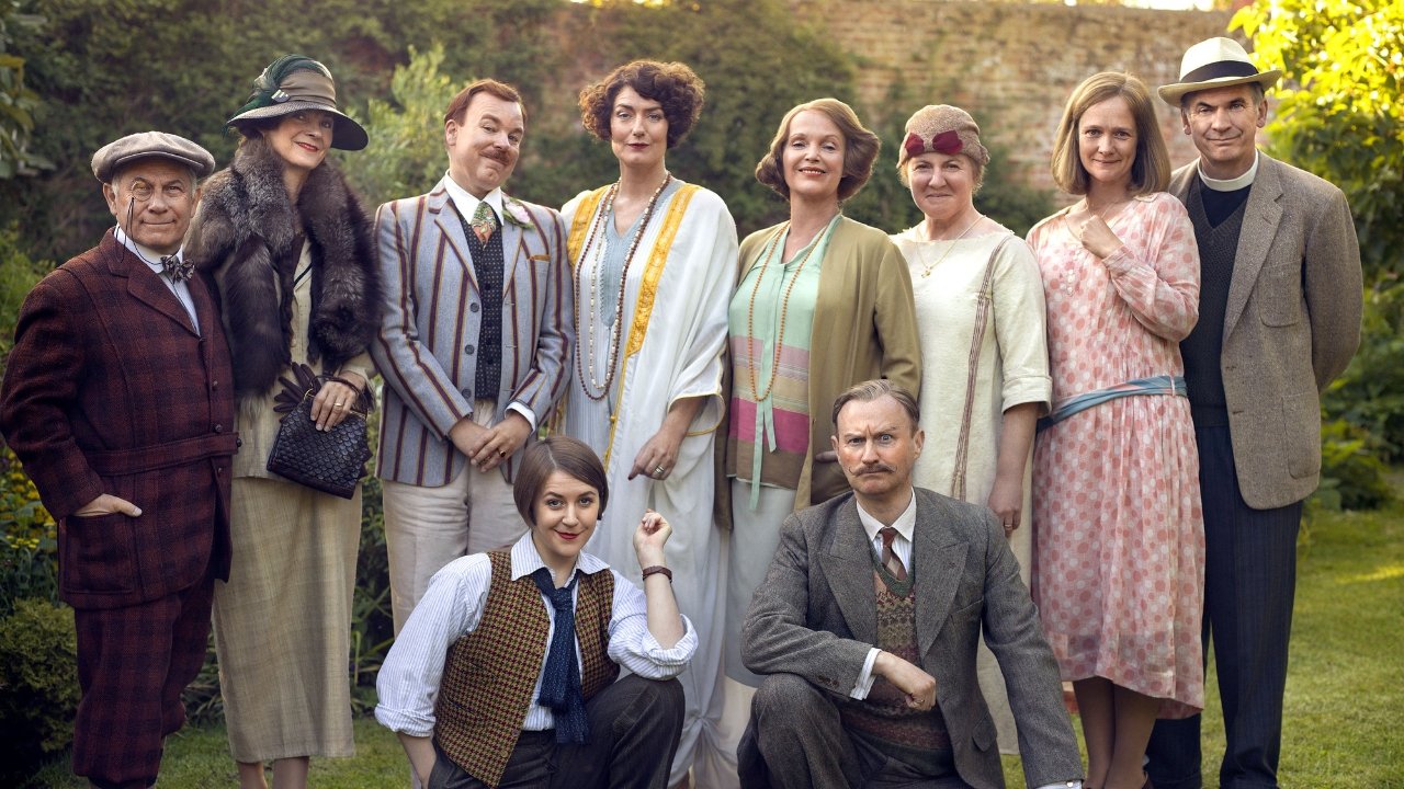 Mapp and Lucia Background