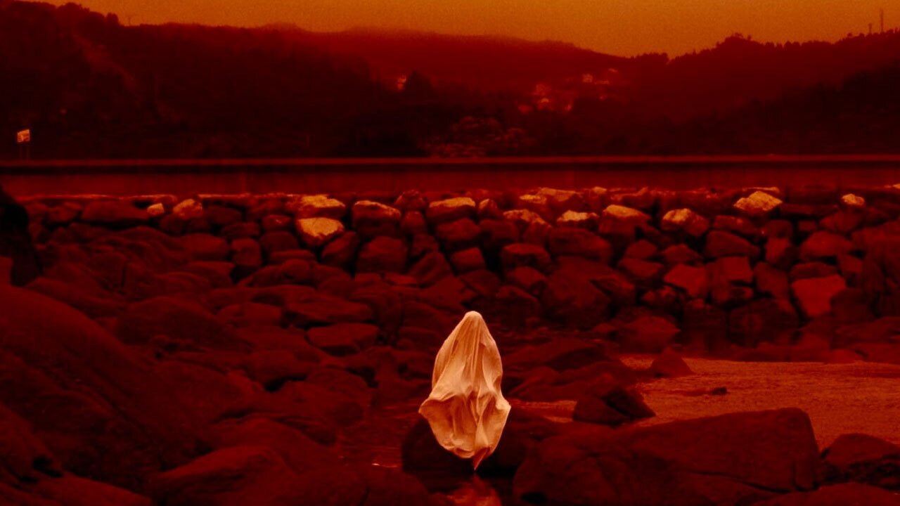 Red Moon Tide Background