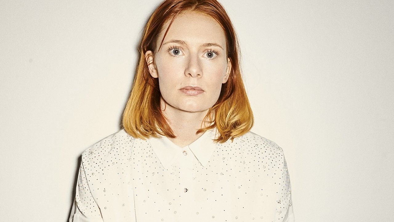 Annika Aakjær - ENEBARN Background