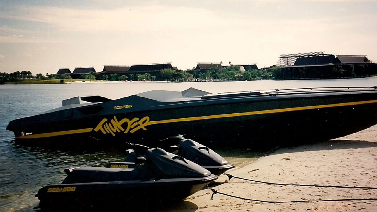 Thunder in Paradise Background