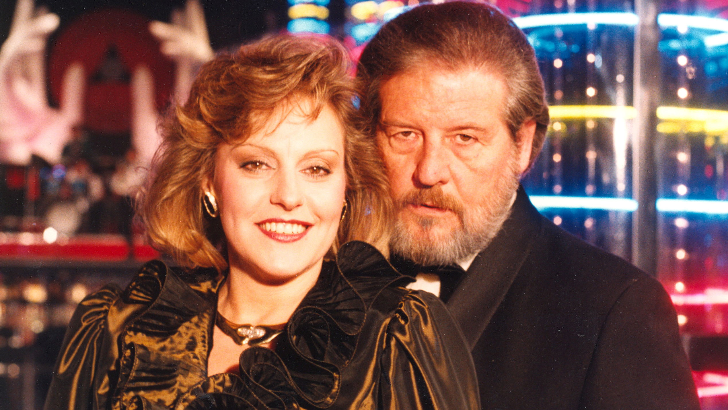 Η Δίψα Background