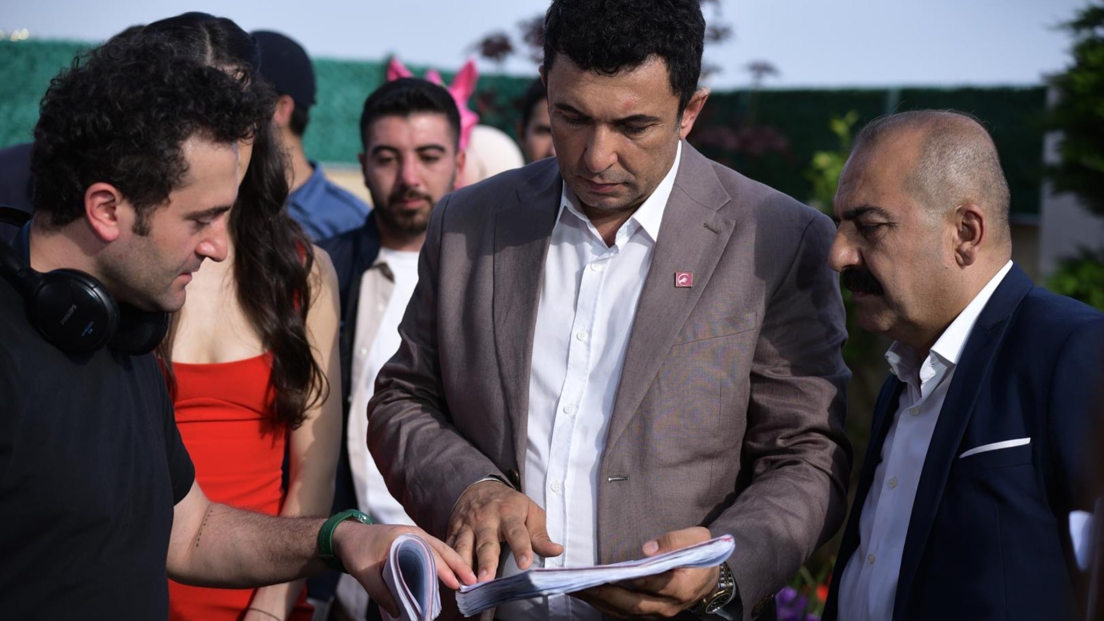 Veda Partisi Background