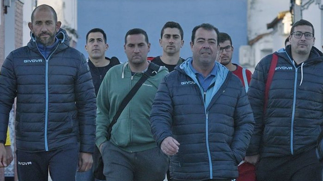 Maribáñez. El peor equipo del mundo Background