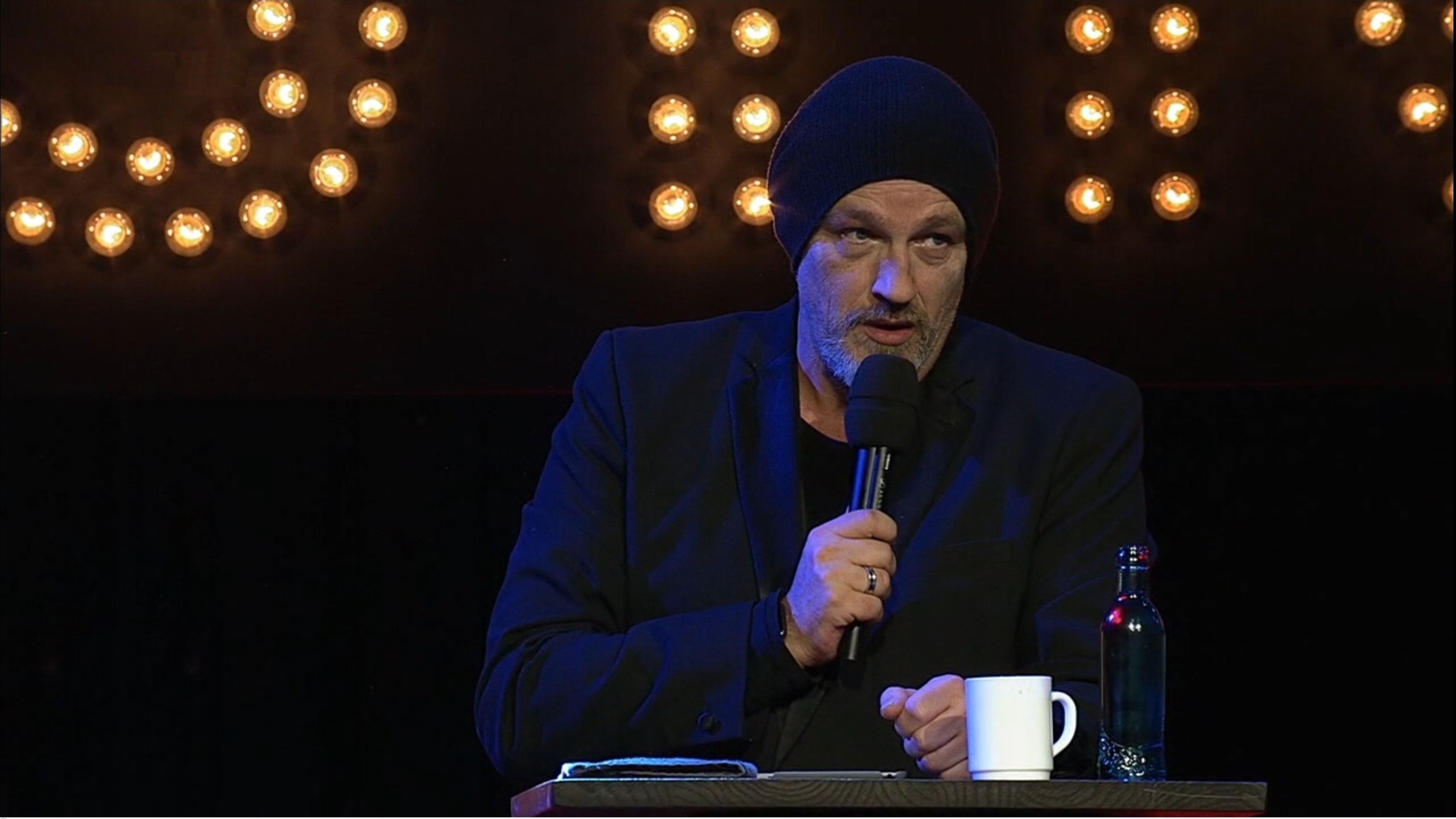 Torsten Sträter - Es ist nie zu spät, unpünktlich zu sein Background