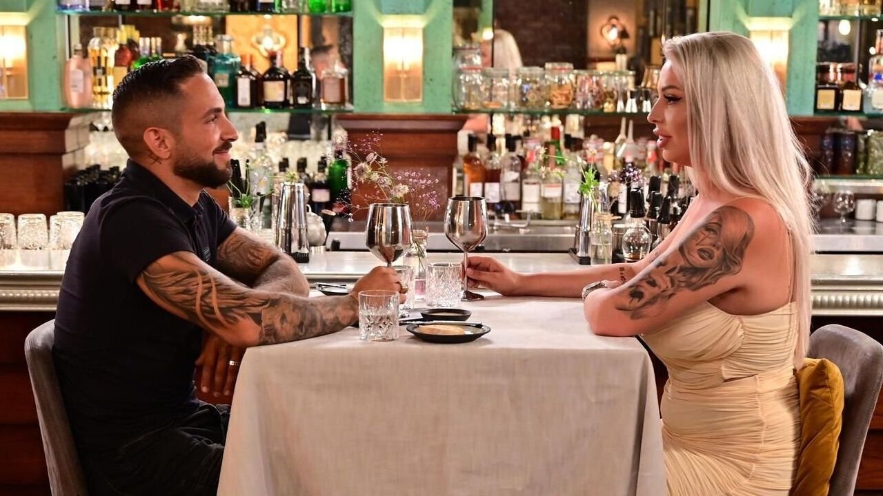 Eating With My Ex: Going Dutch Background