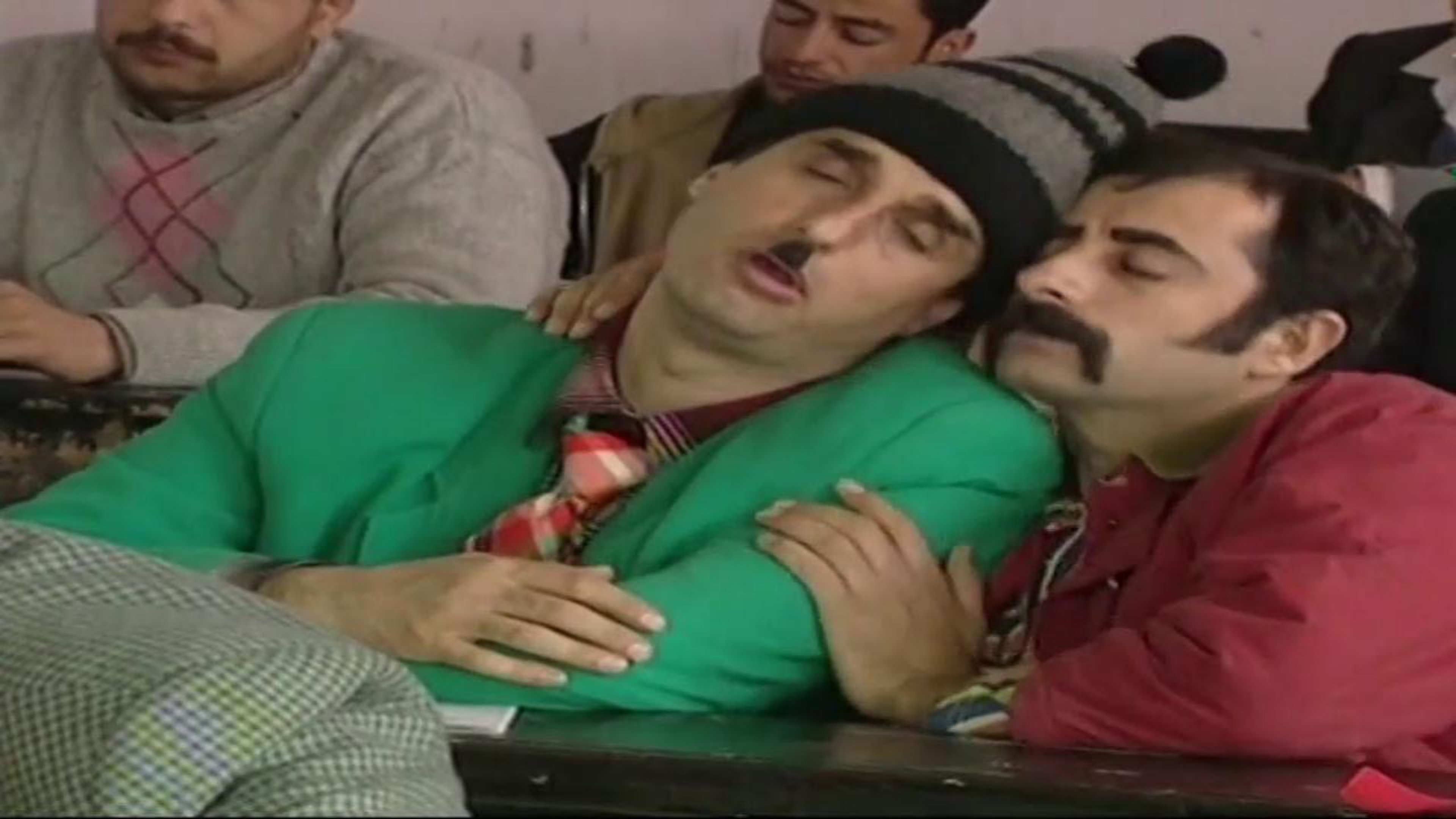 عش المجانين Background