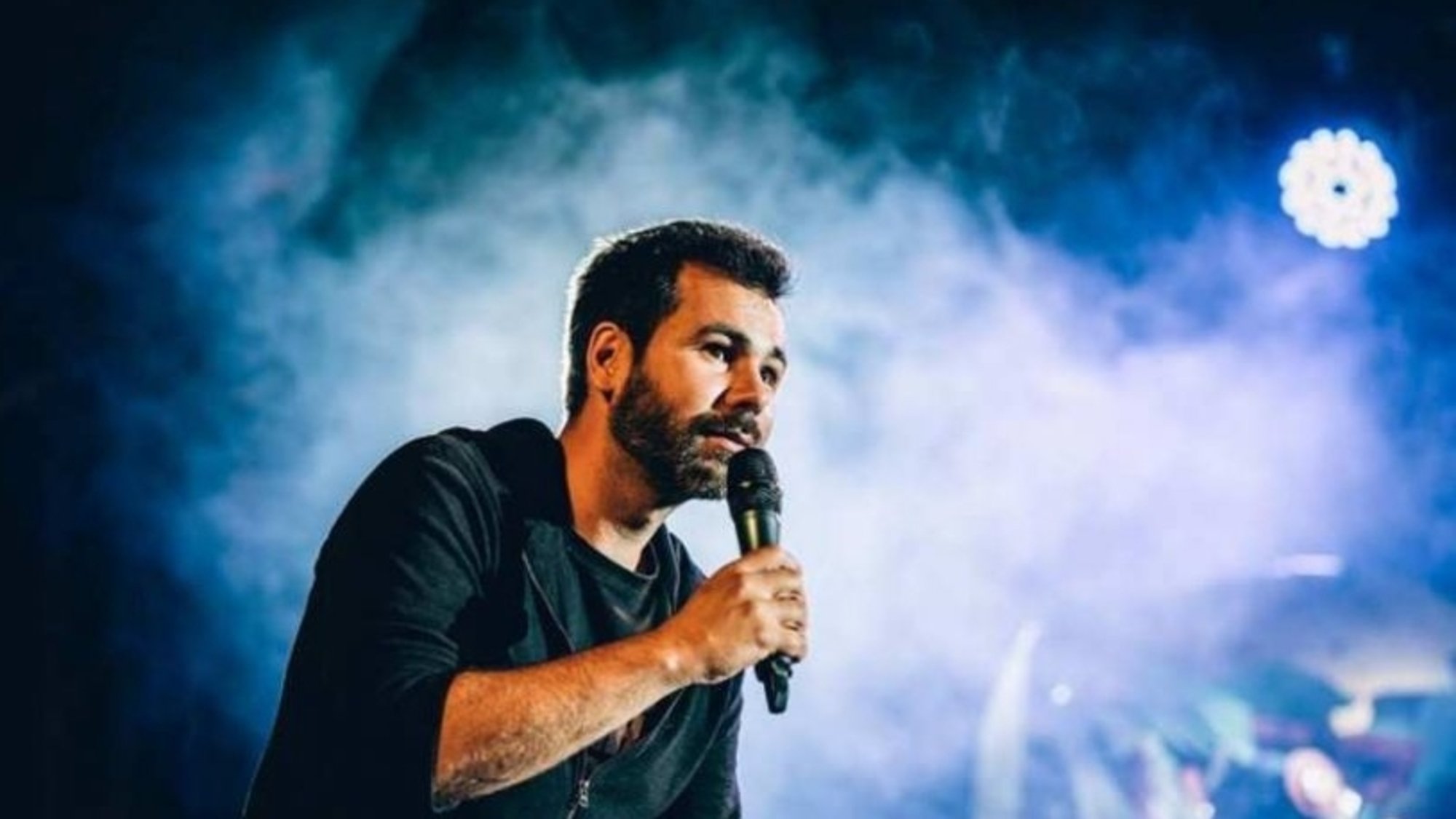 Guilherme Duarte: Por Falar Noutra Coisa Background