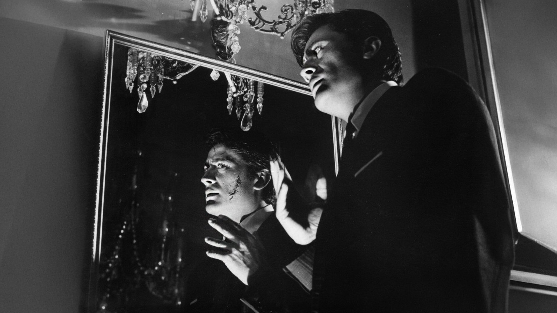 Karanlıklar Meleği Background