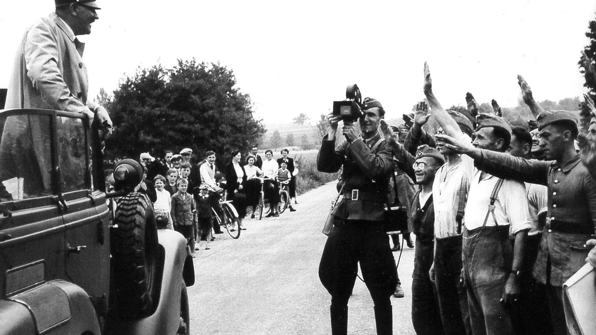 39-40 : La guerre des images Background