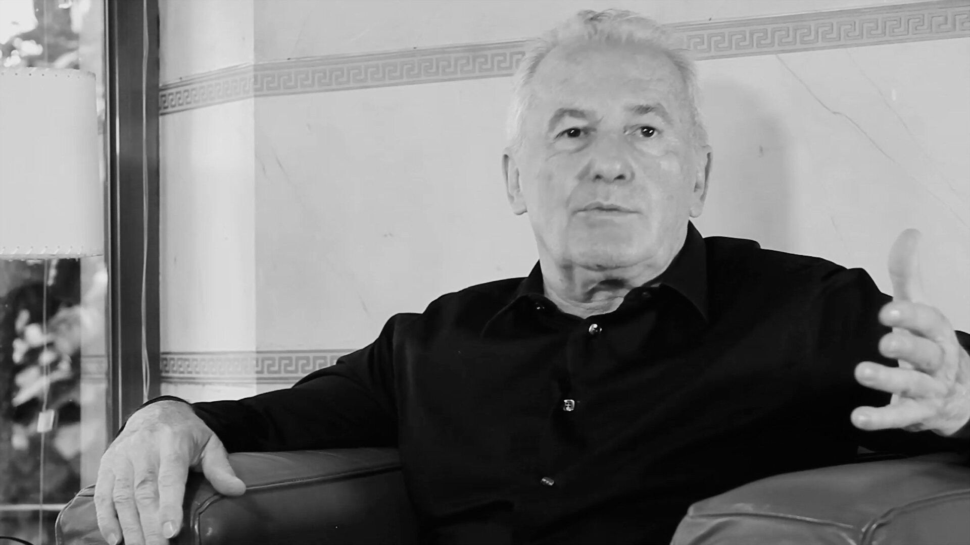 Víctor Manuel: el abuelo Víctor Background