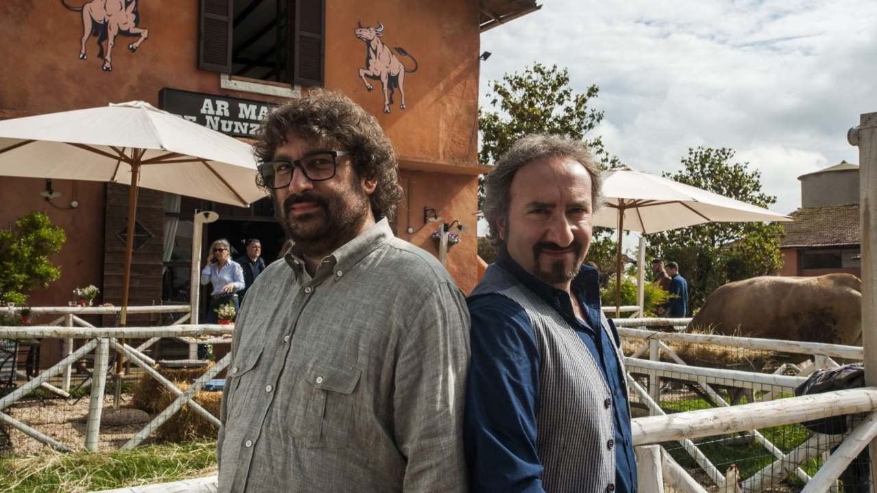2 fantasmi di troppo Background