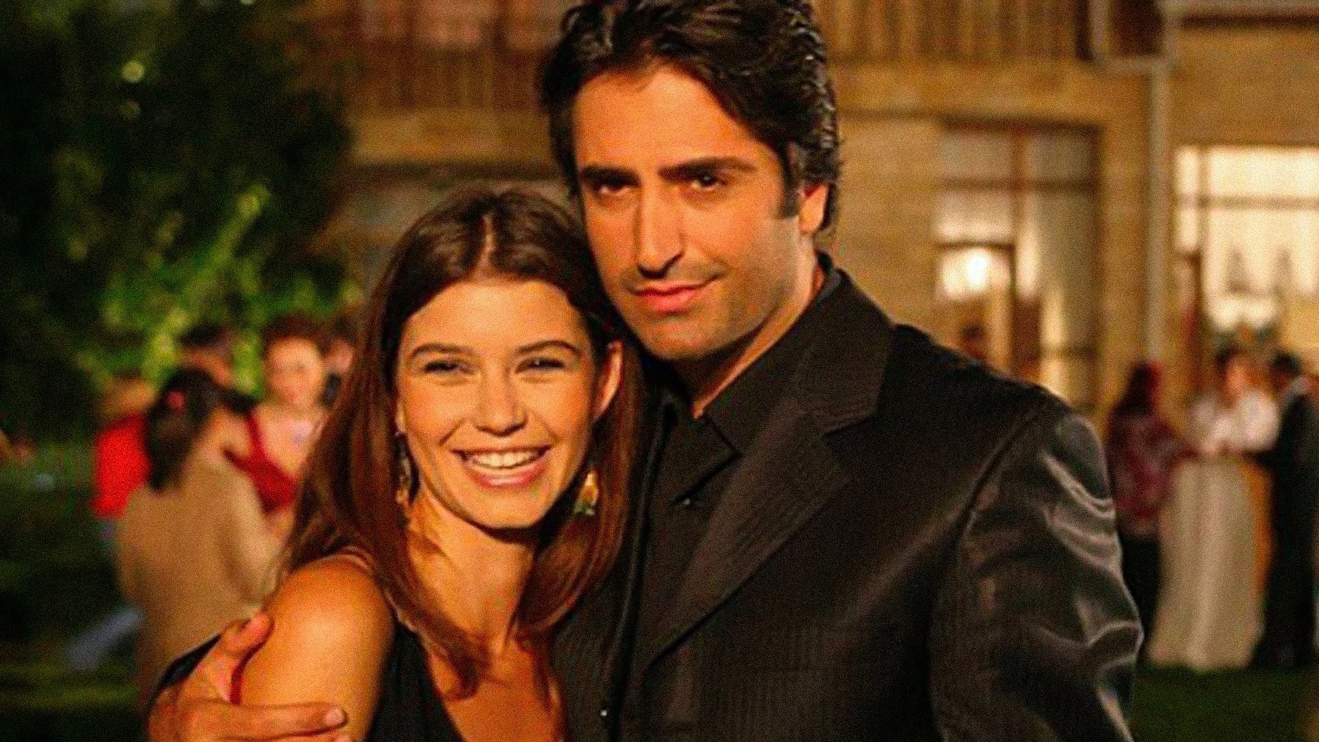 Aşka Sürgün Background