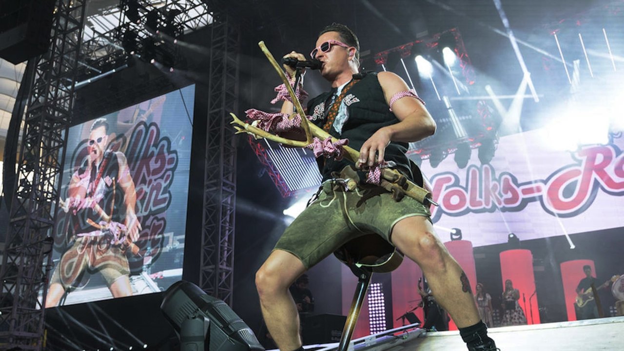 Andreas Gabalier – 10 Jahre Volks-Rock'n'Roller: Das Portrait Background
