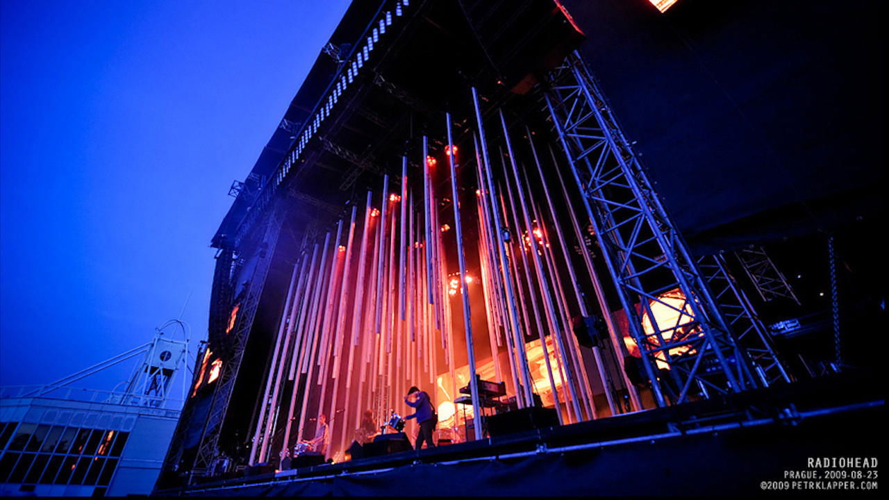 Radiohead | Live in Praha Background