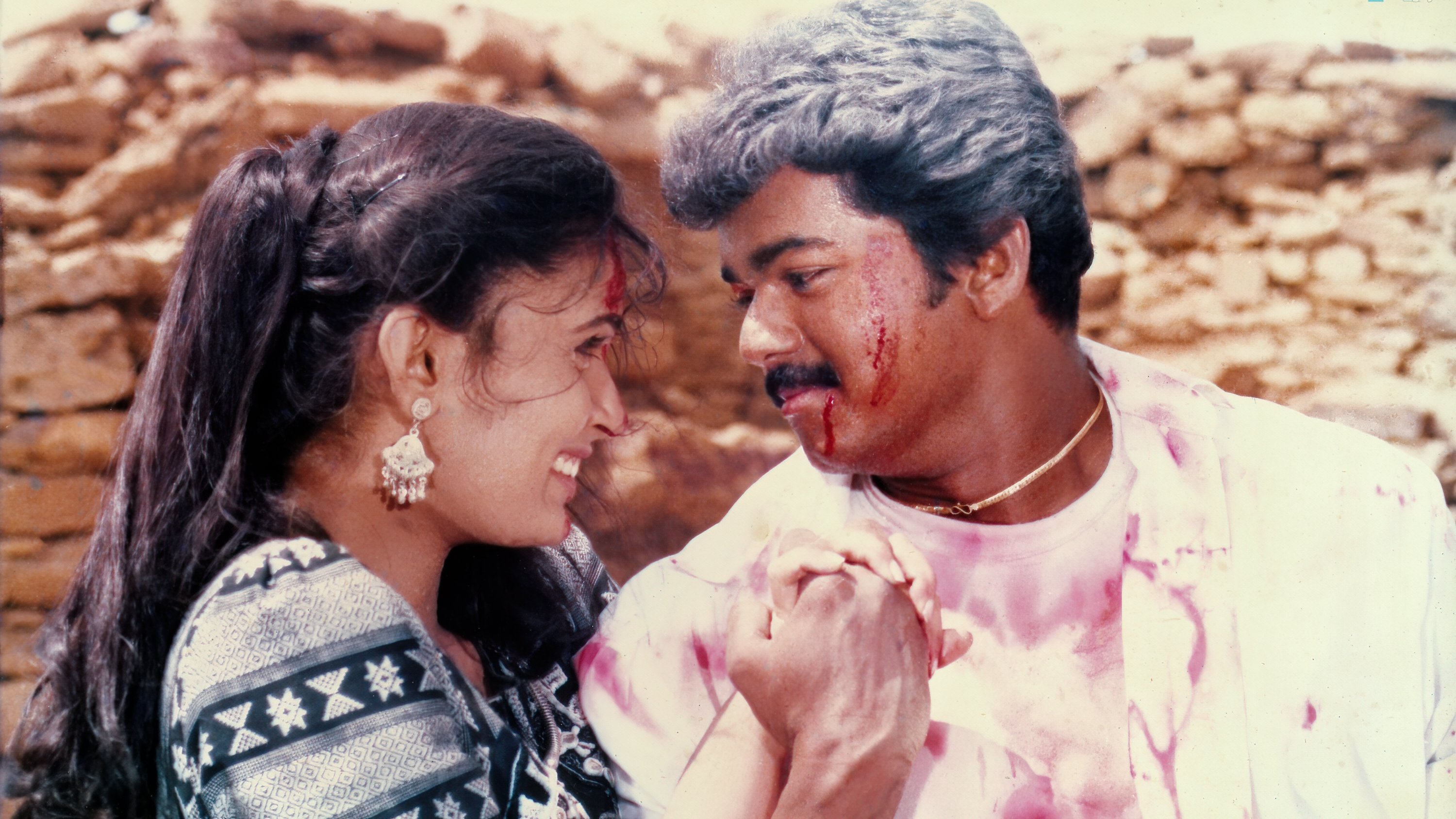 Priyamudan Background