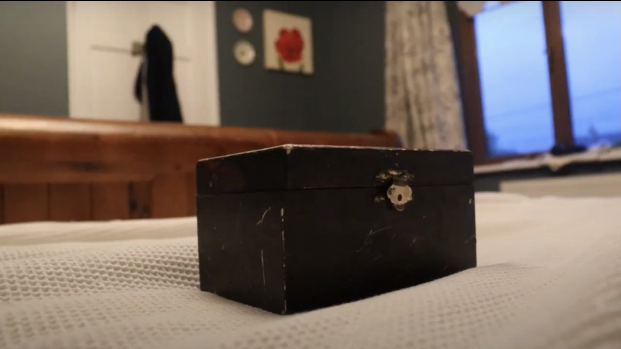 Lily’s Box Background