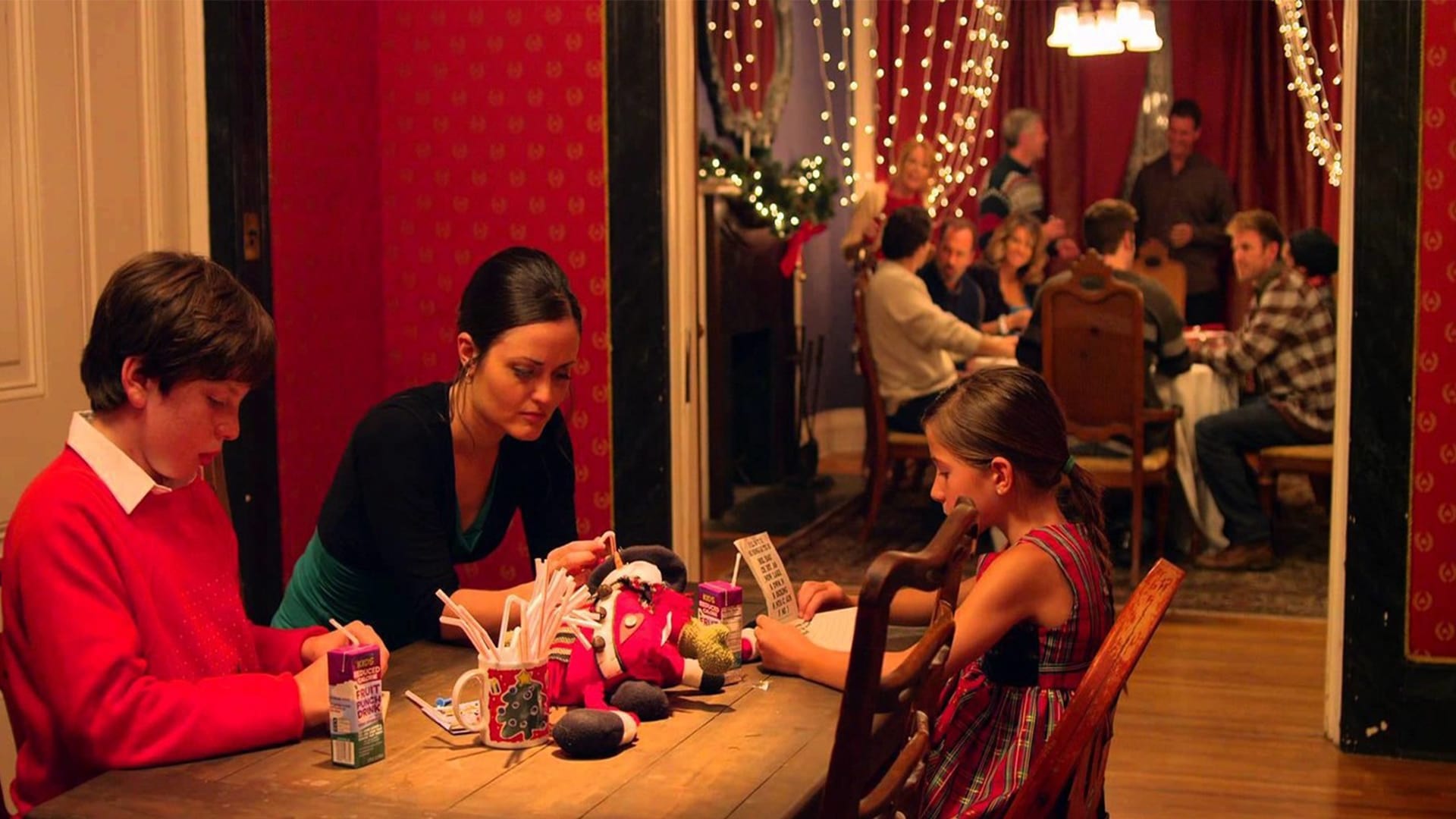 Love at the Christmas Table Background