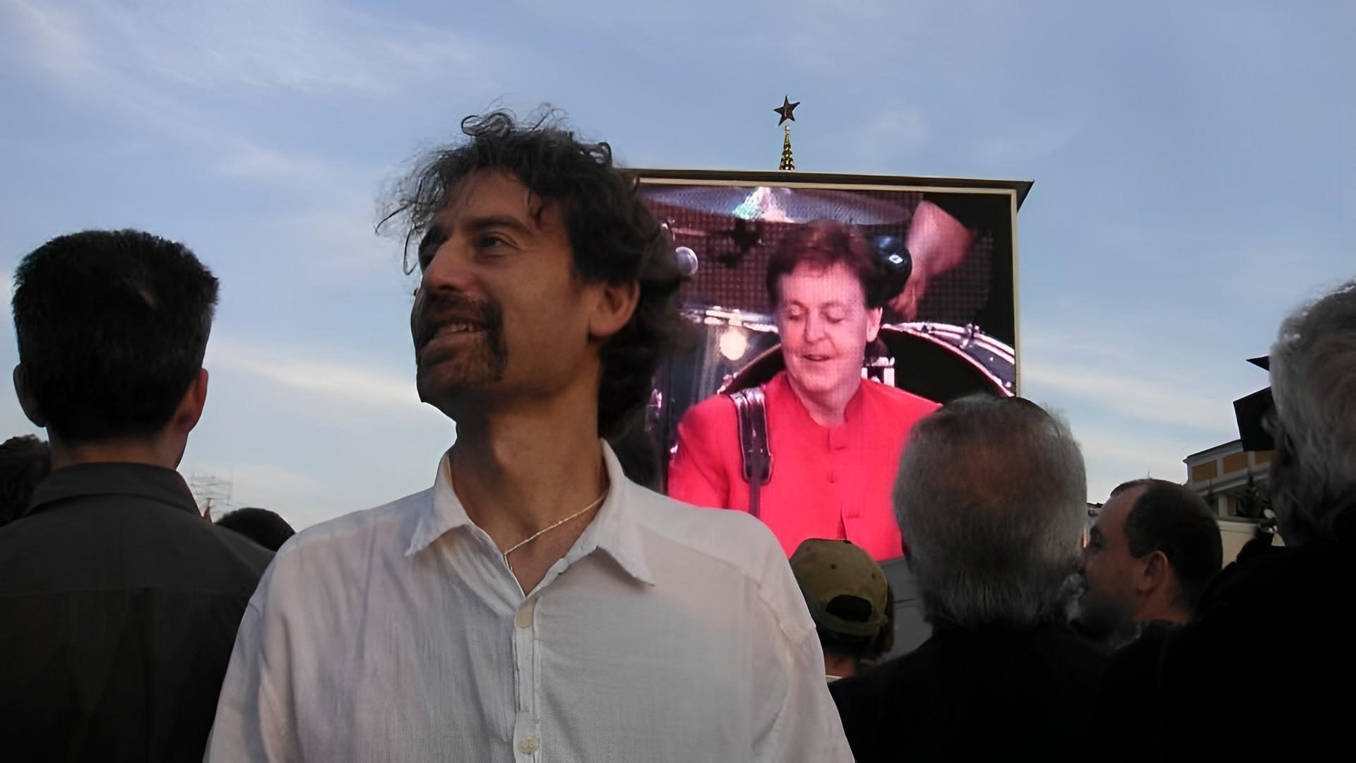 Paul McCartney: In Red Square Background