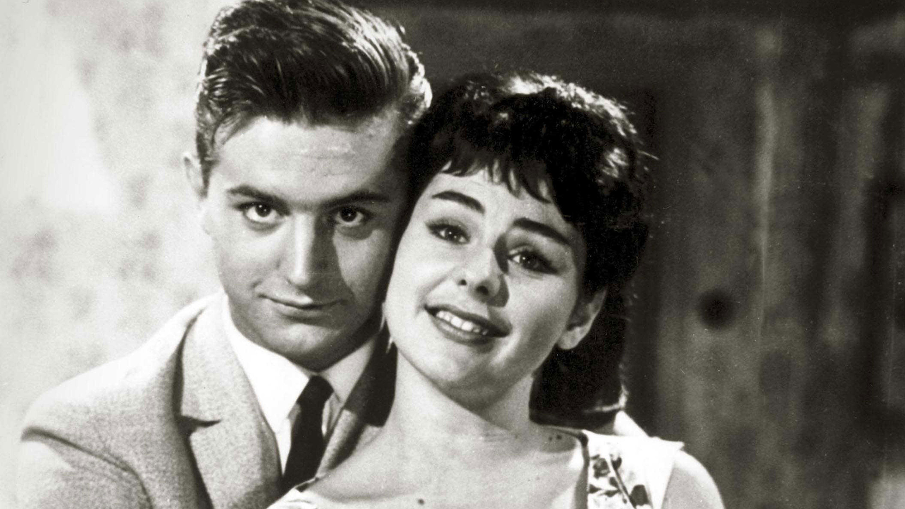 Tyttö ja hattu Background