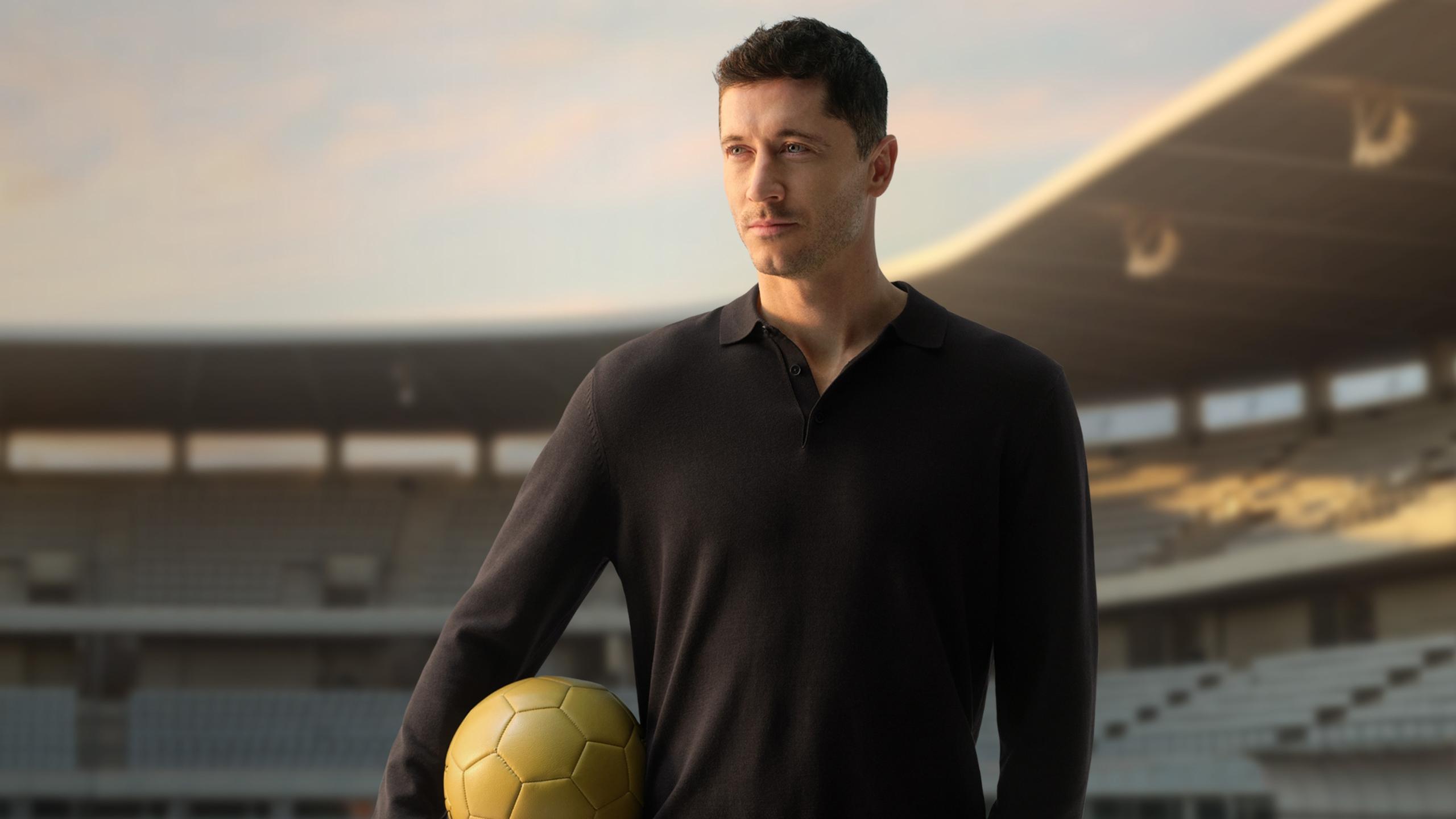 Lewandowski - Unknown Background