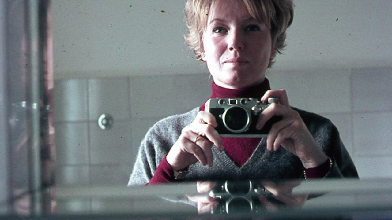 Io sono nata viaggiando Background