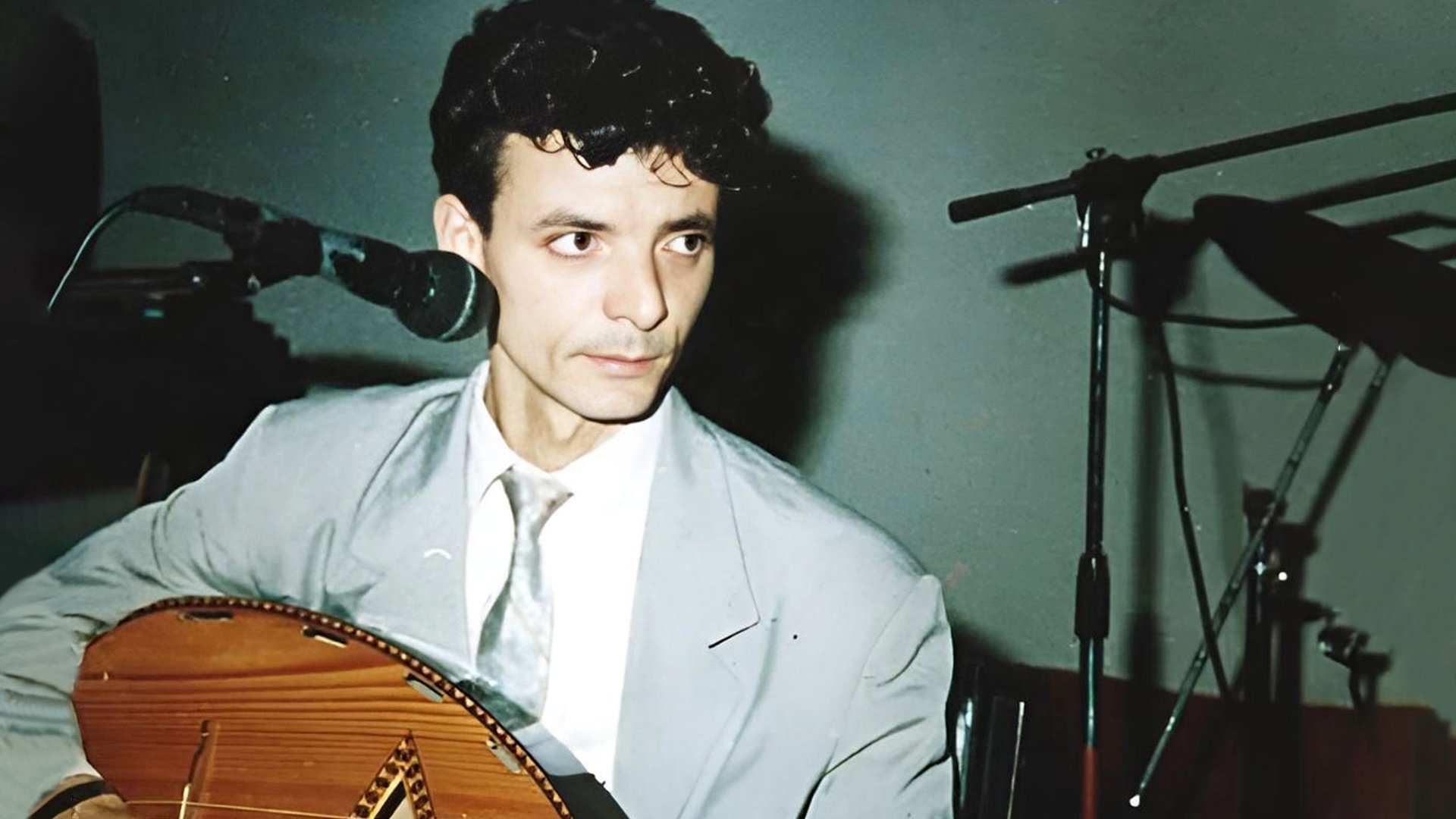 Kamel Messaoudi En Concert Live À Paris Background