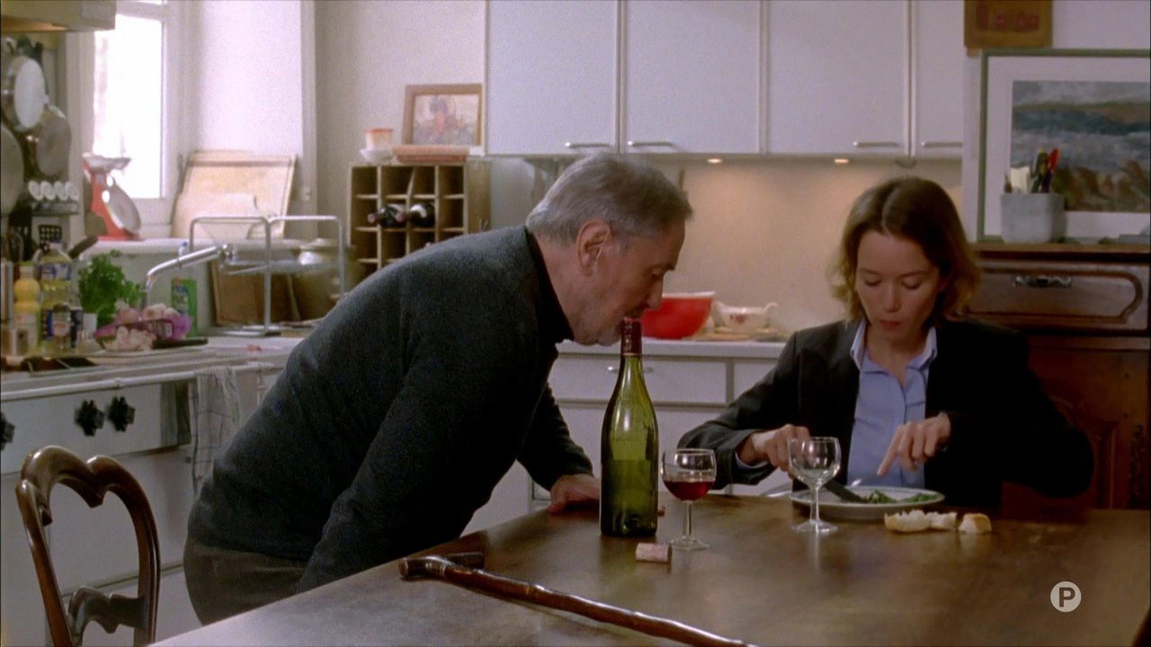 La Femme cachée Background